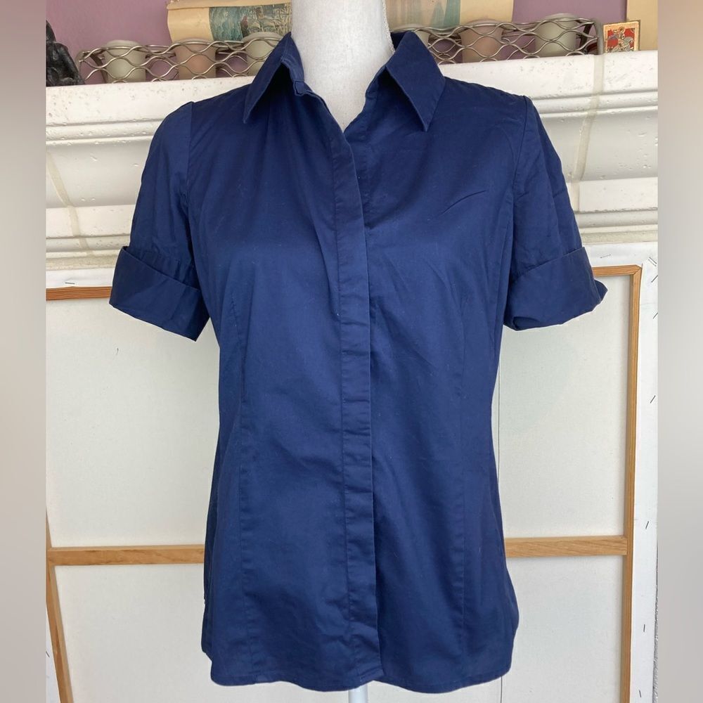 Ann Taylor navy fitted short sleeved blouse w/custom French cufflinks included🌹